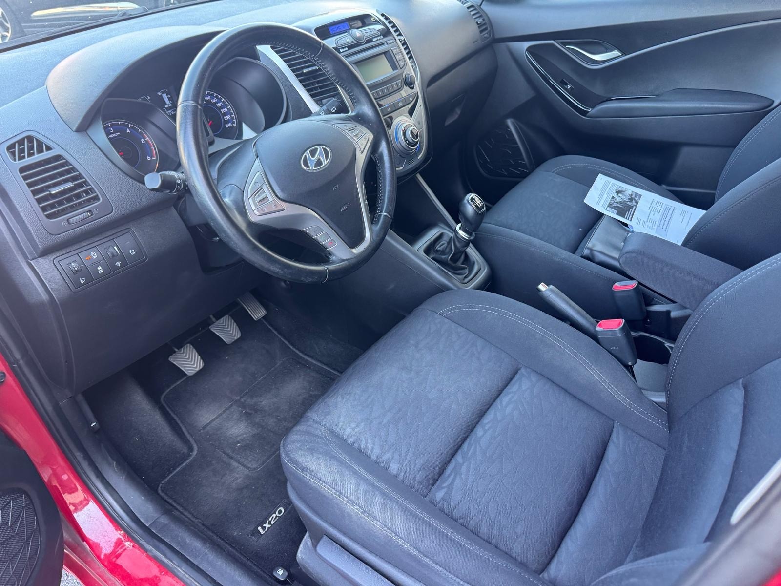HYUNDAI iX20 1.6 CRDi Vertex-image-10