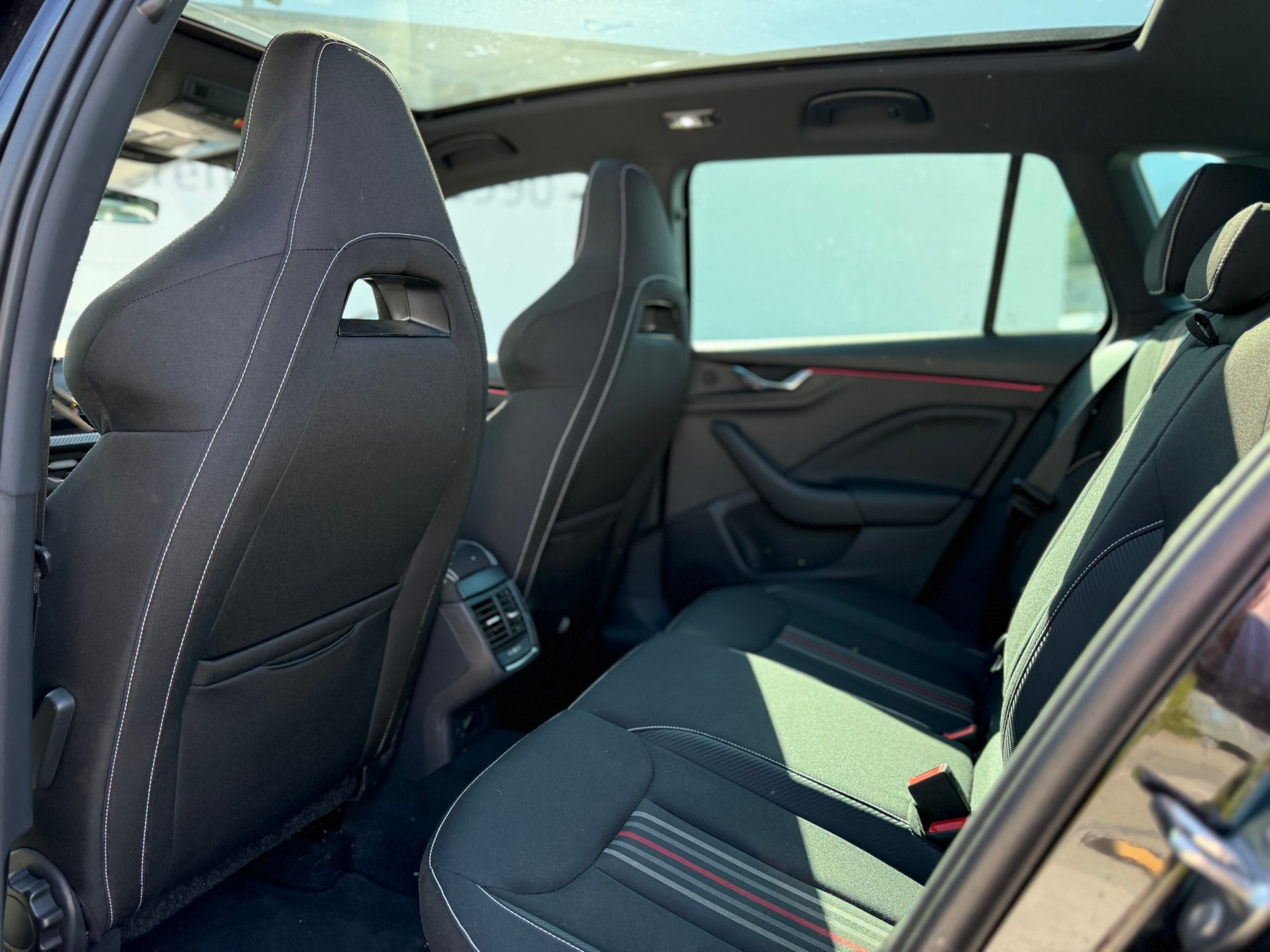 SKODA Kamiq 1.5 TSI Monte Carlo DSG-image-9