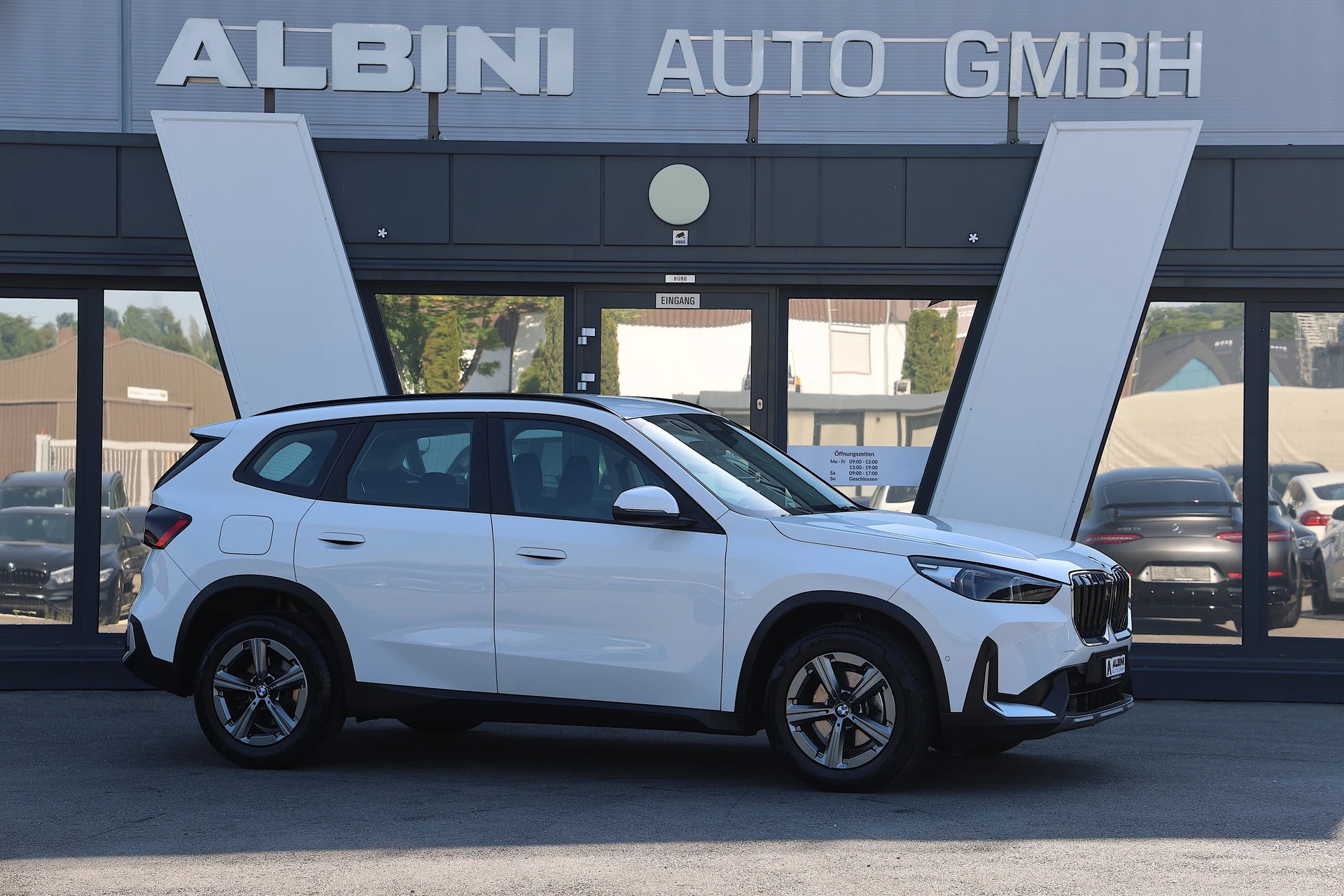BMW X1 20d xDrive-showroom-element-1