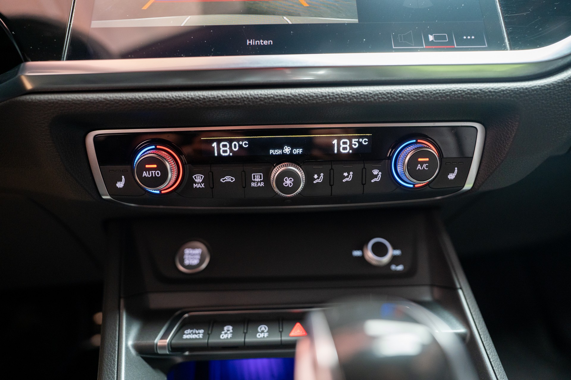 AUDI Q3 Sportback 2.0 45 TFSI S line quattro S-Tronic / CH-Fahrzeug / Rückfahrkamera / Ambientebeleuchtun-image-21