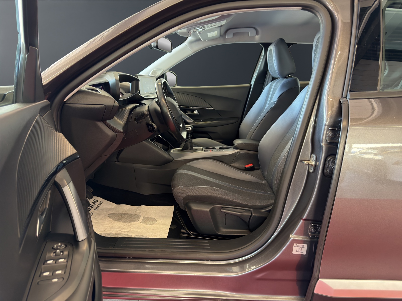 PEUGEOT 2008 1.5 BlueHDi GT Line-image-19