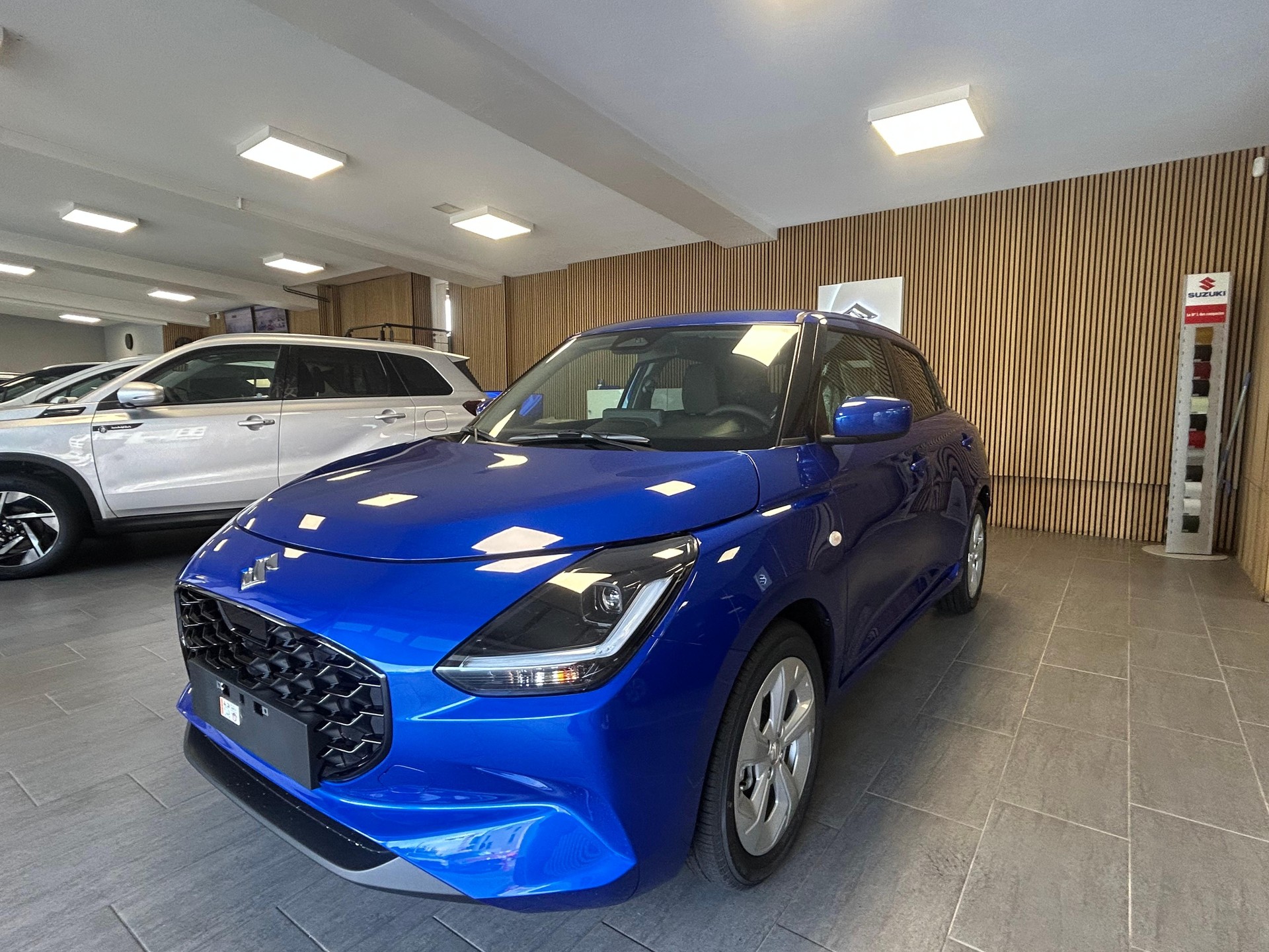 SUZUKI Swift 1.2 Compact+ Hybrid-showroom-element-3