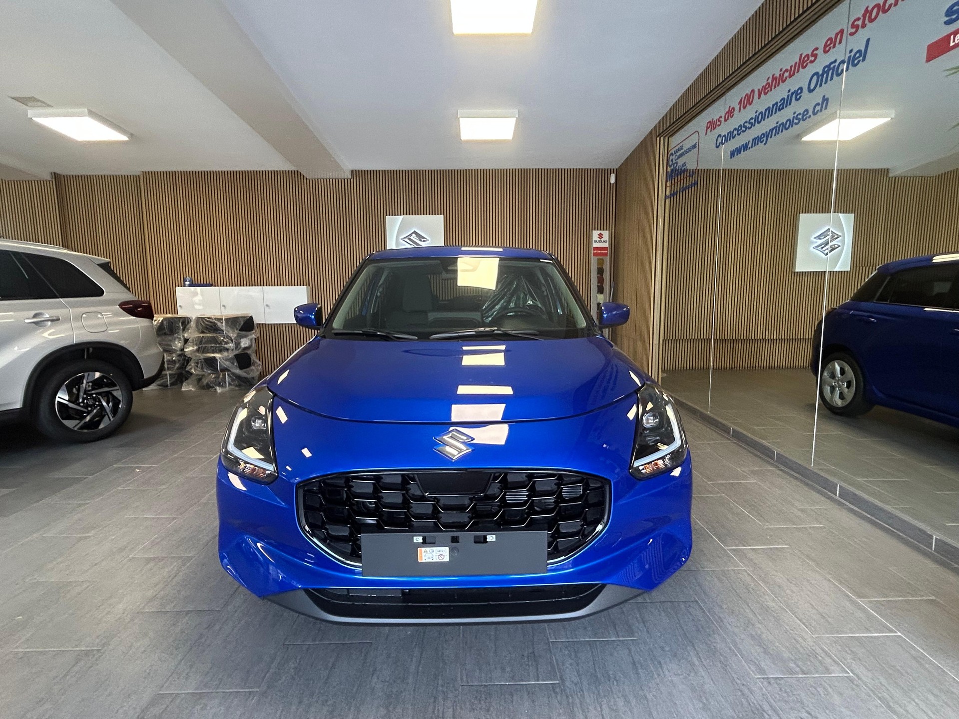 SUZUKI Swift 1.2 Compact+ Hybrid-showroom-element-2