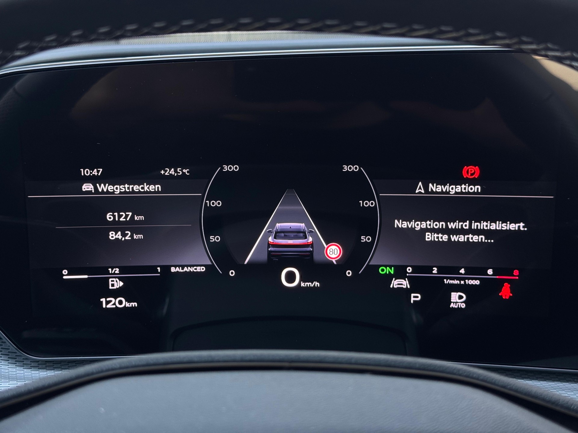 AUDI SQ5 TFSI quattro S-tronic-image-12