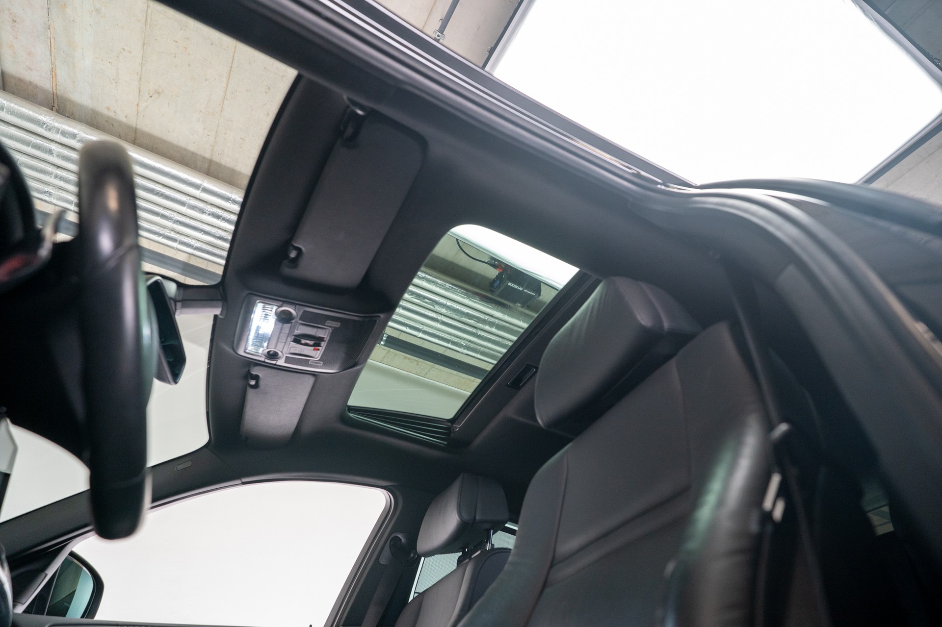 BMW X6 M50d / CH-Fahrezug / Panorama / Rückfahrkamera / HeadUp-image-8
