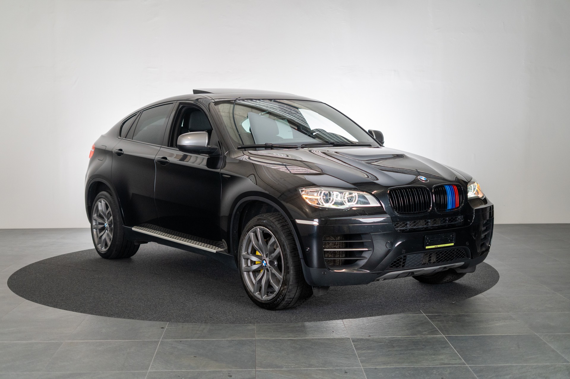 BMW X6 M50d / CH-Fahrezug / Panorama / Rückfahrkamera / HeadUp-showroom-element-2