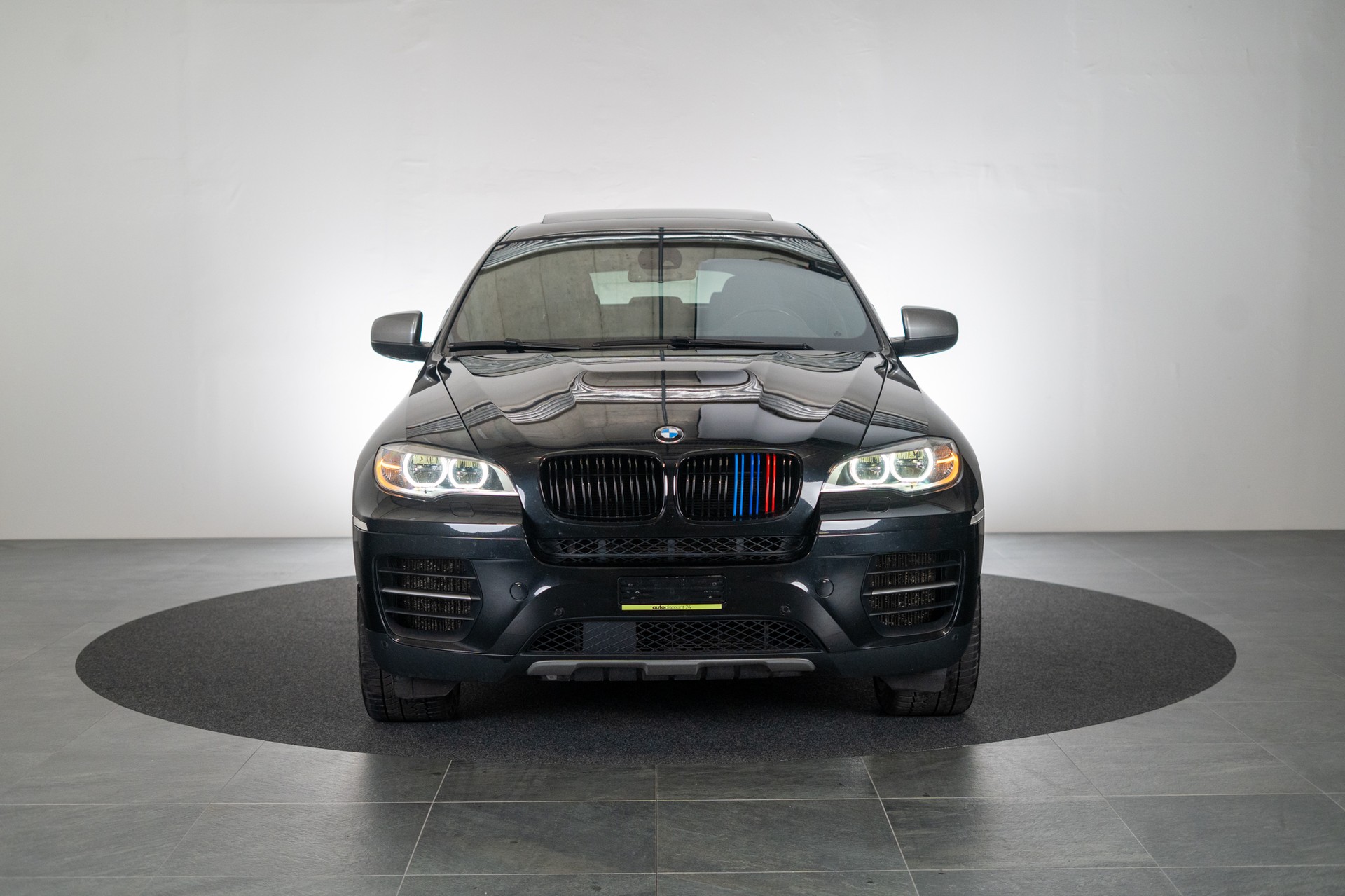 BMW X6 M50d / CH-Fahrezug / Panorama / Rückfahrkamera / HeadUp-showroom-element-1