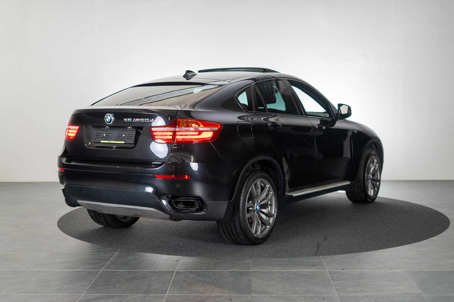 BMW X6 M50d / CH-Fahrezug / Panorama / Rückfahrkamera / HeadUp-showroom-element-3