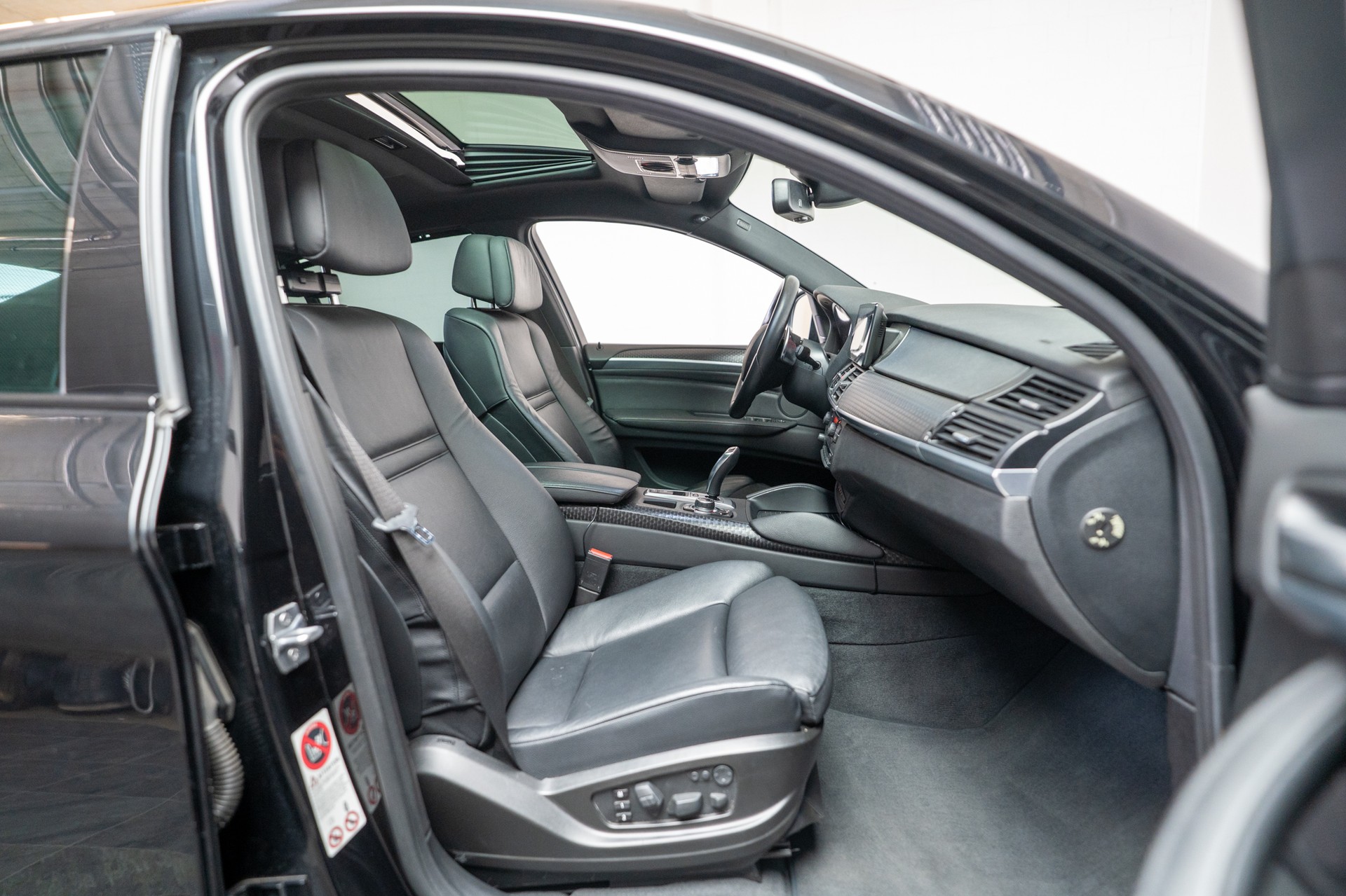 BMW X6 M50d / CH-Fahrezug / Panorama / Rückfahrkamera / HeadUp-image-16