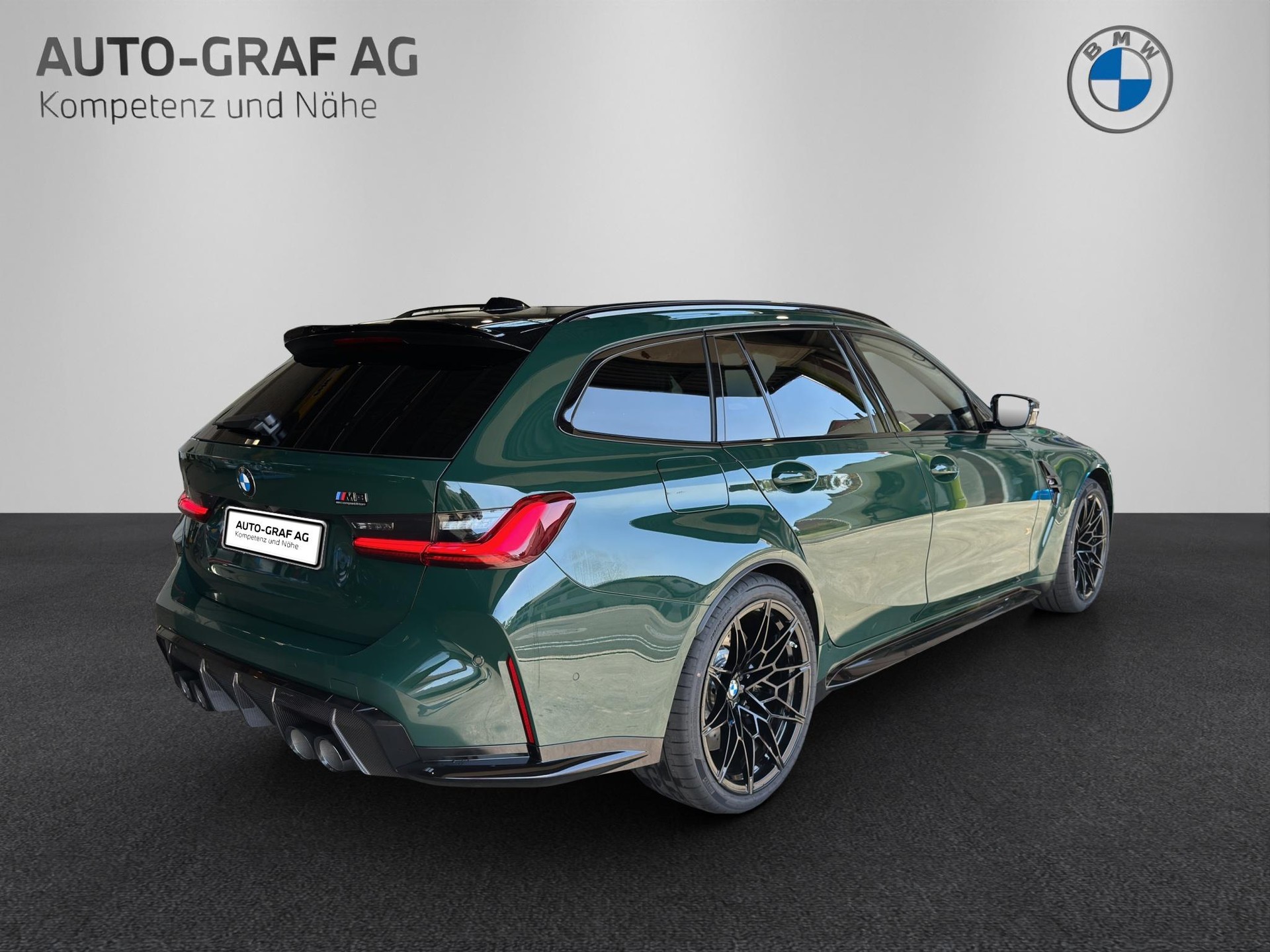 BMW M3 Competition xDrive Touring 'British Racing Green Individual'-image-4