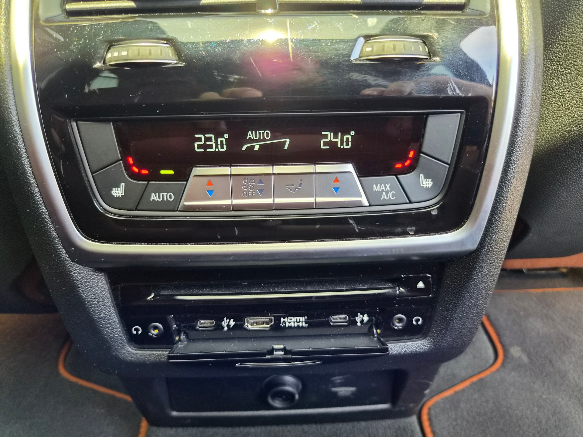 BMW X5 xDrive M50i Steptronic-image-27
