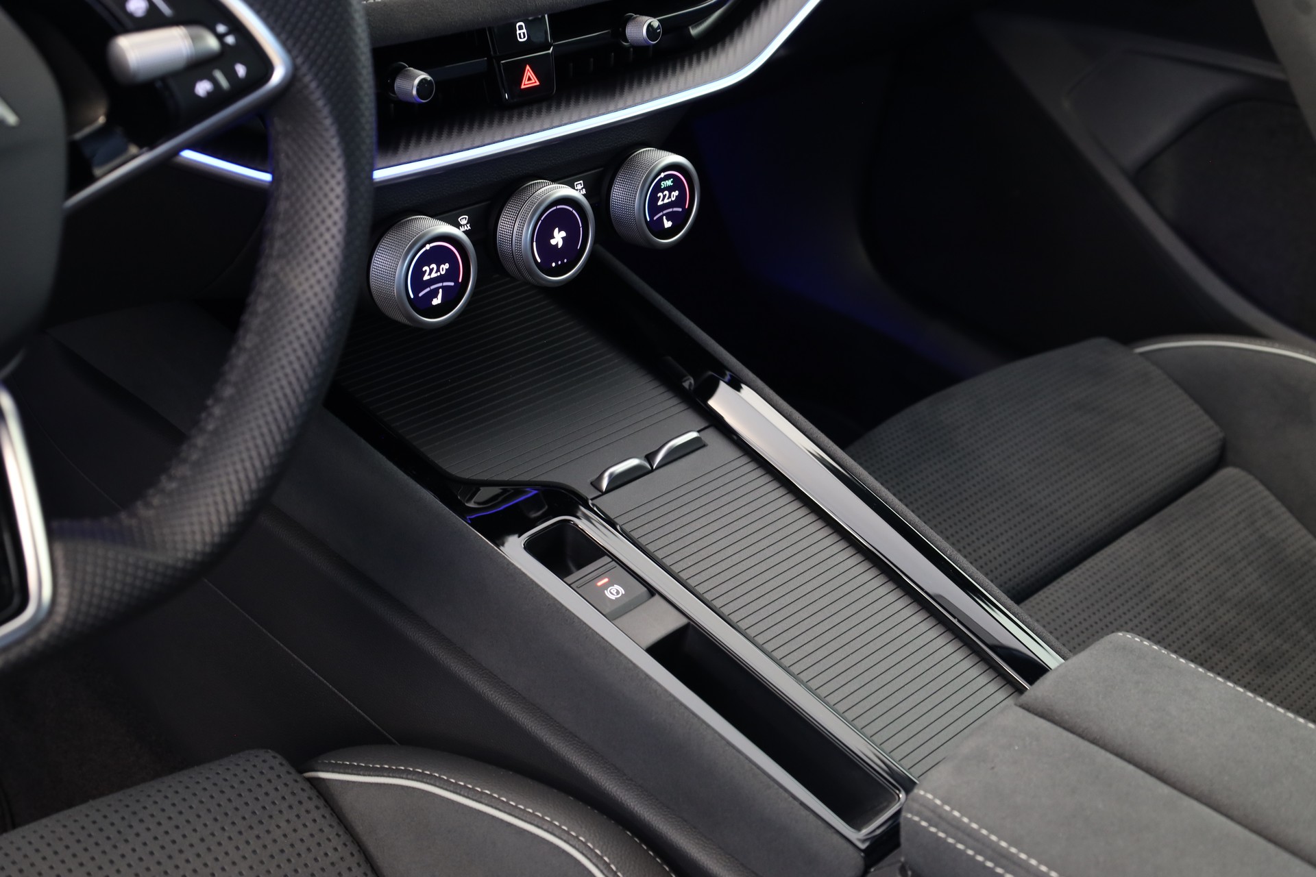 SKODA Superb Combi 2.0 TDi Sportline 4x4 DSG-image-25