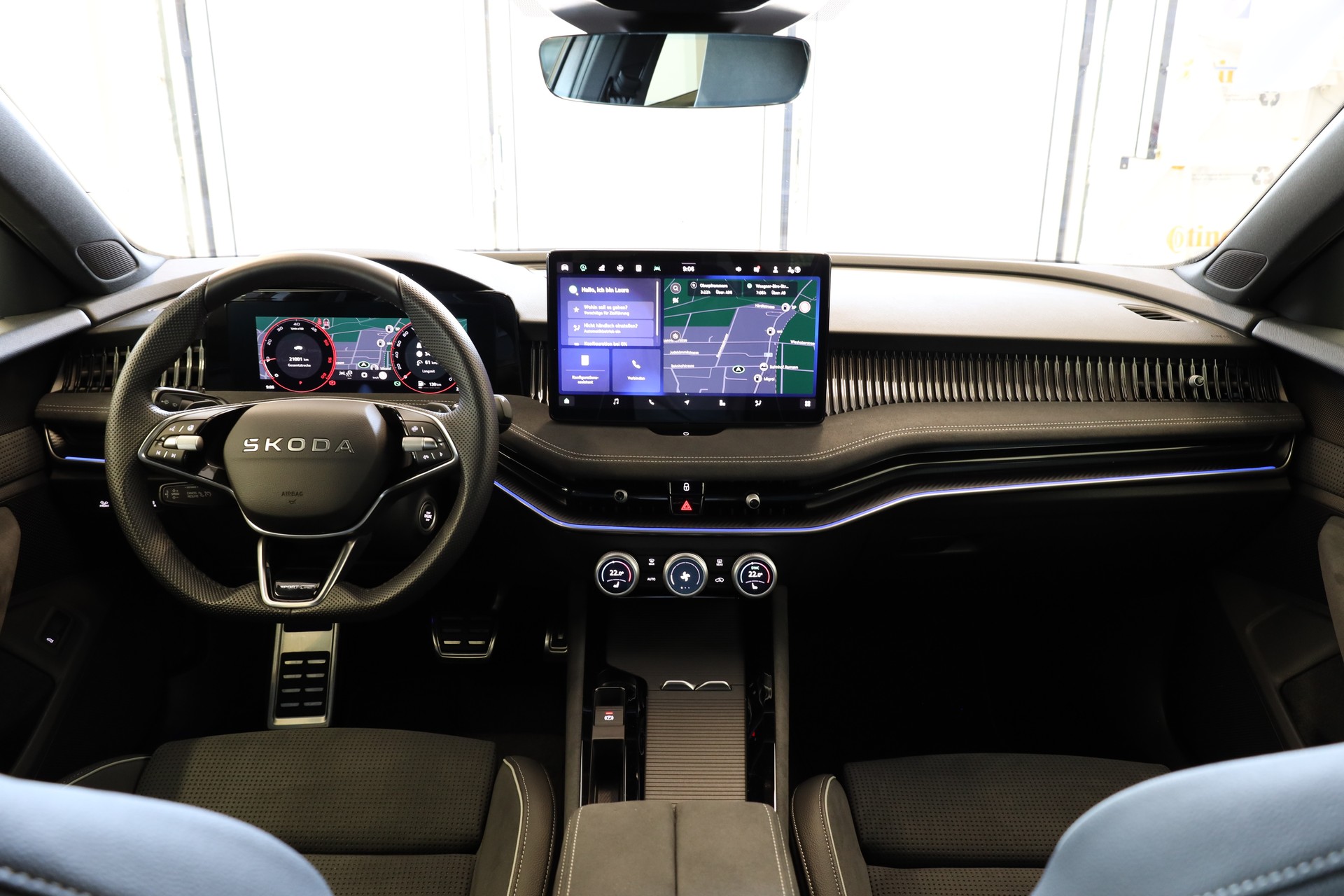SKODA Superb Combi 2.0 TDi Sportline 4x4 DSG-image-7