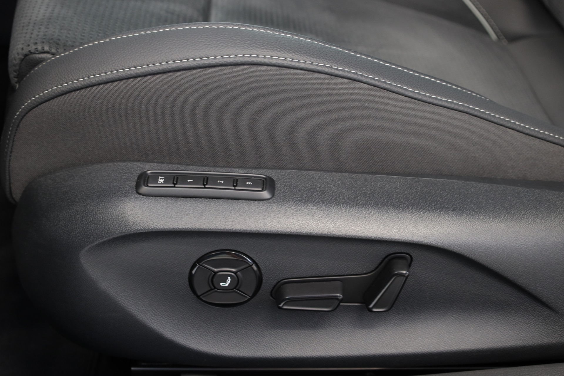 SKODA Superb Combi 2.0 TDi Sportline 4x4 DSG-image-11