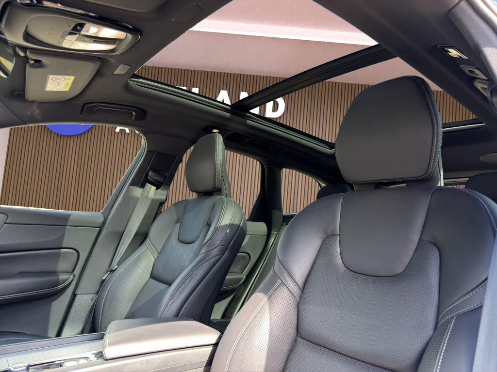VOLVO XC60 2.0 T6 TE Ultra Black Edition eAWD-image-12