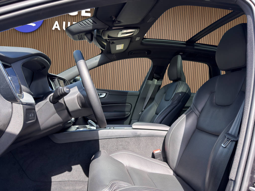 VOLVO XC60 2.0 T6 TE Ultra Black Edition eAWD-image-11
