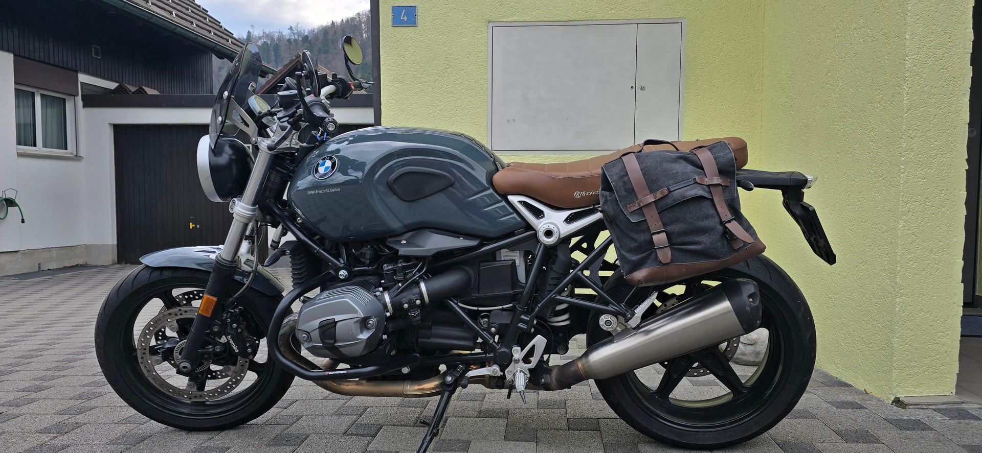BMW R nineT Pure ABS-image-1