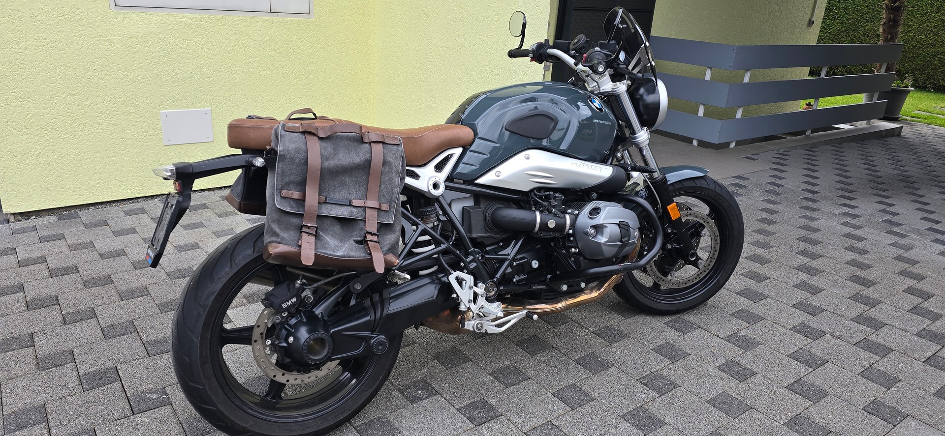 BMW R nineT Pure ABS-image-9