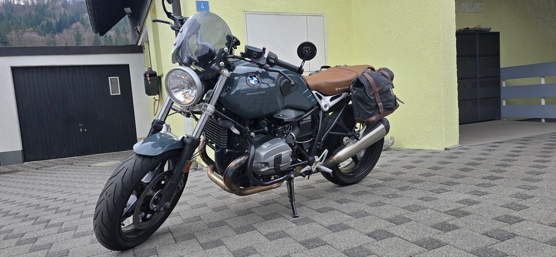 BMW R nineT Pure ABS-image-11