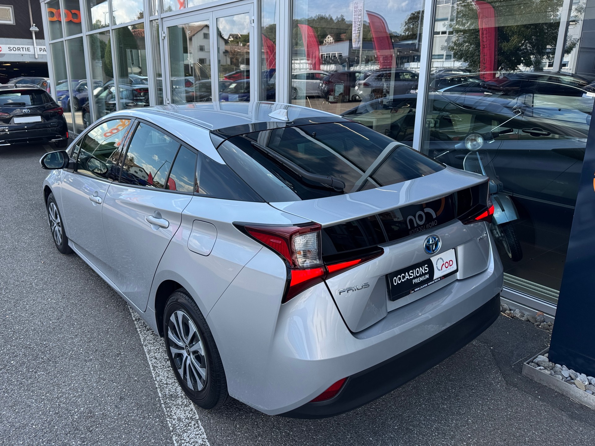 TOYOTA Prius 1.8 VVT-i HSD AWD-i Comfort-image-5