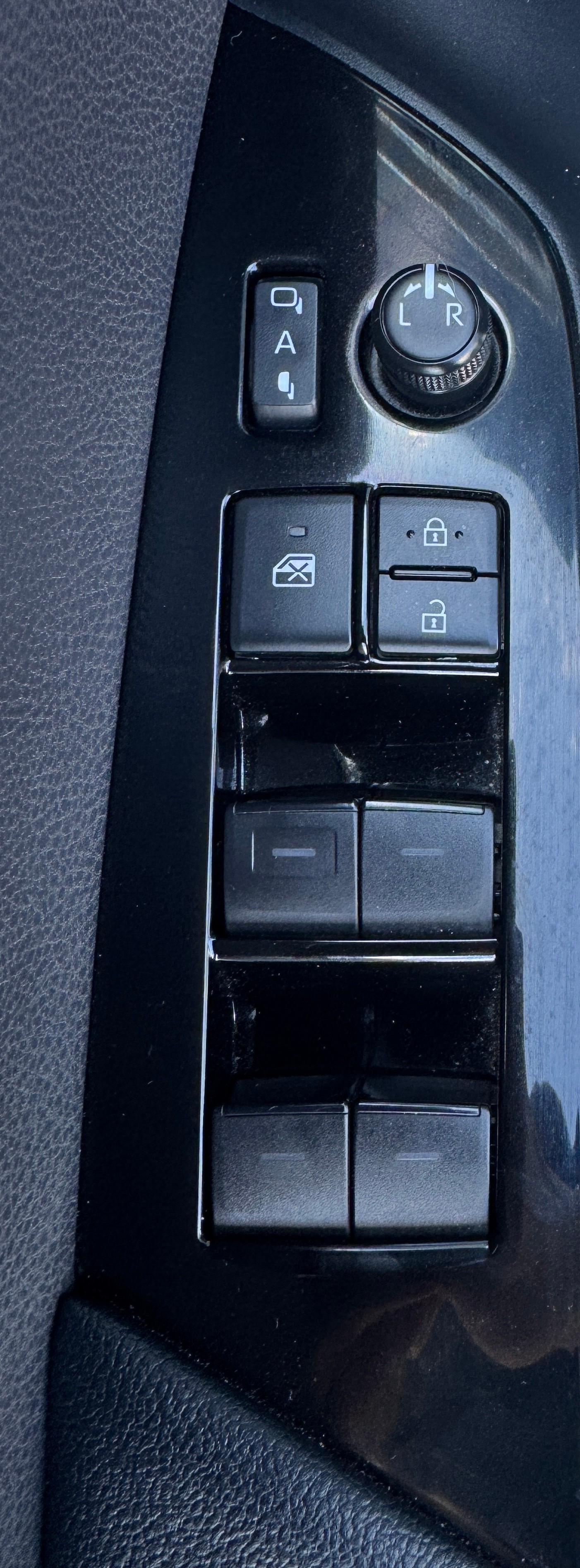 TOYOTA Prius 1.8 VVT-i HSD AWD-i Comfort-image-21