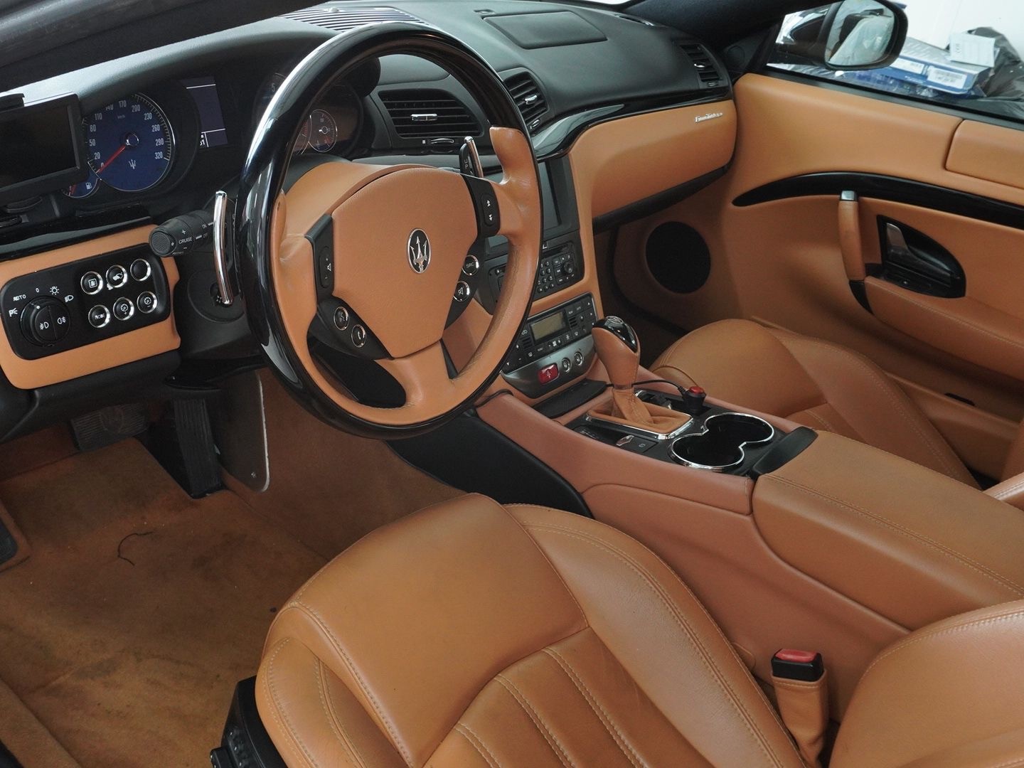 MASERATI GranTurismo Automatica-showroom-element-2