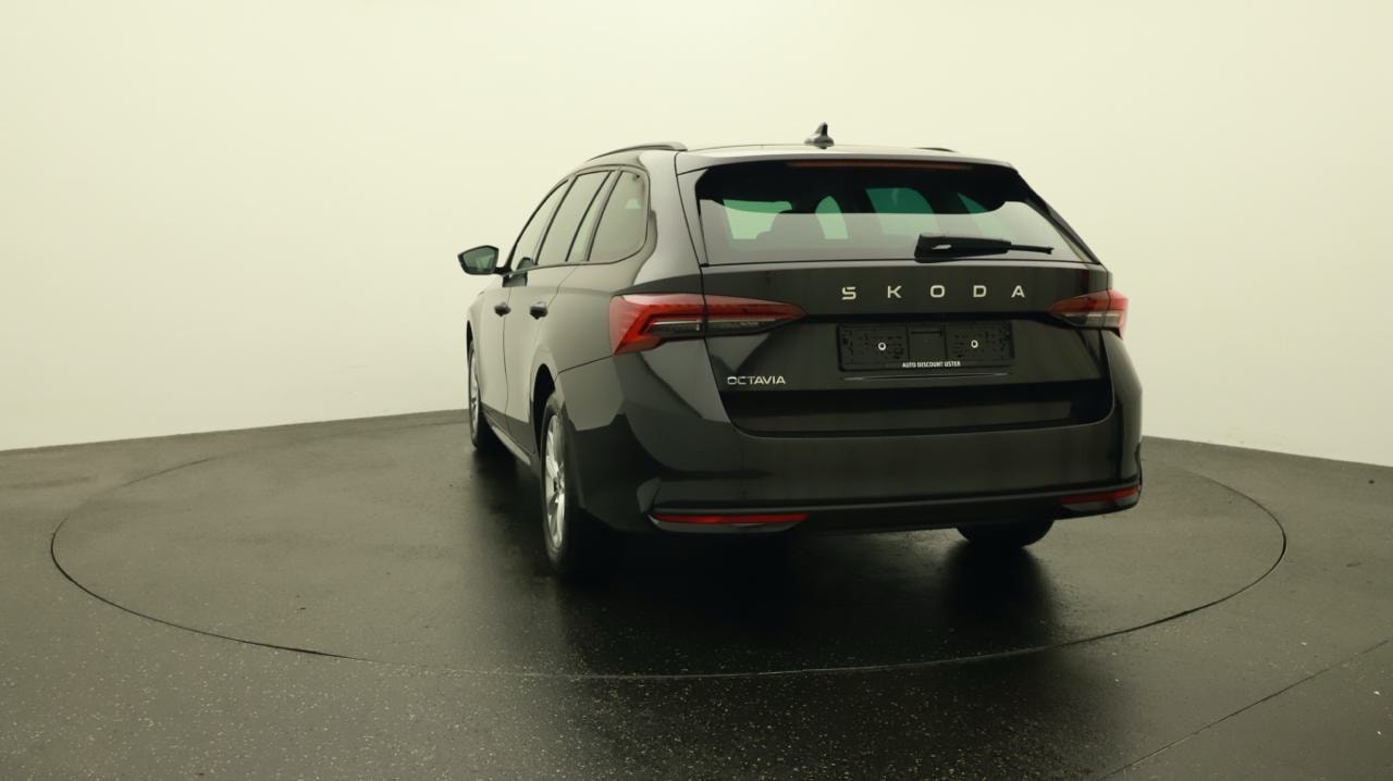 SKODA Octavia Combi 2.0 TDI DSG Selection-showroom-element-3