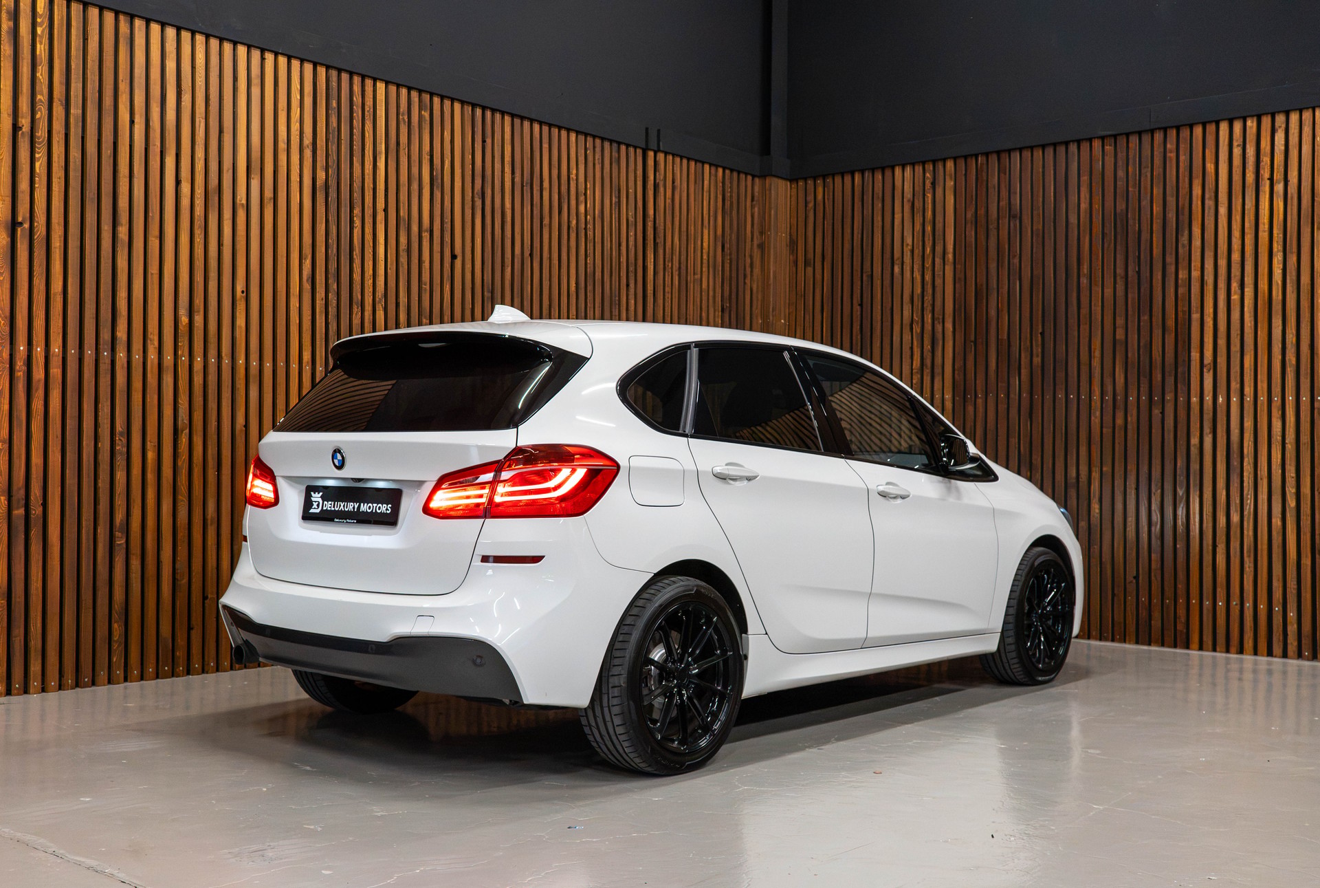 BMW 225xe Active Tourer-showroom-element-1