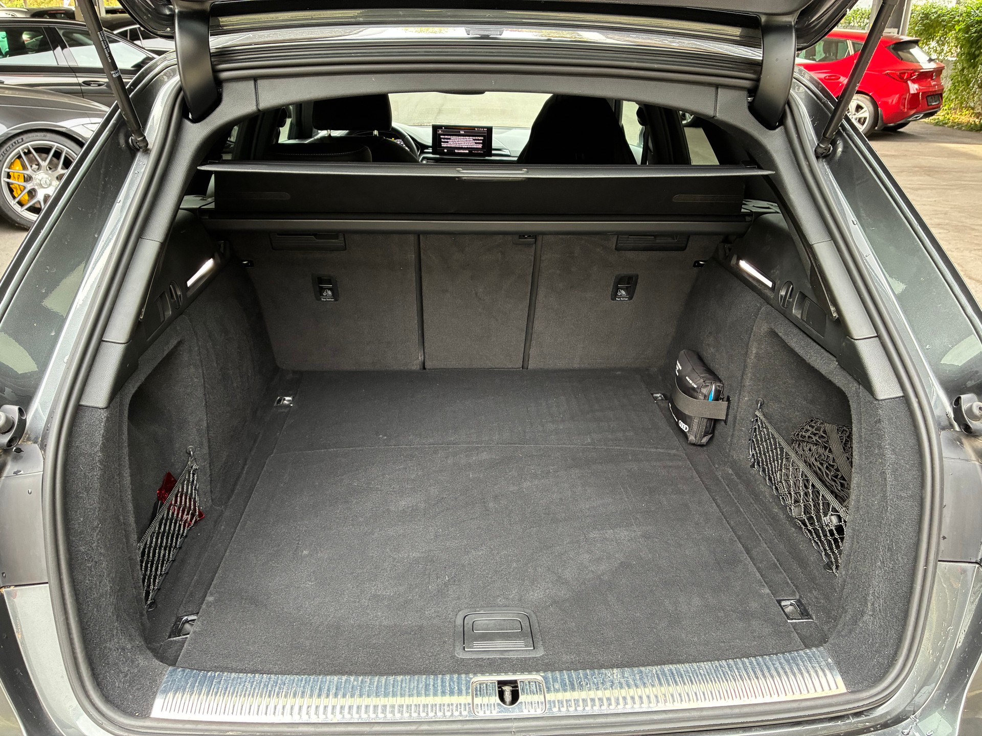 AUDI A4 Avant 40 TDI S line Attraction quattro S-tronic-image-4