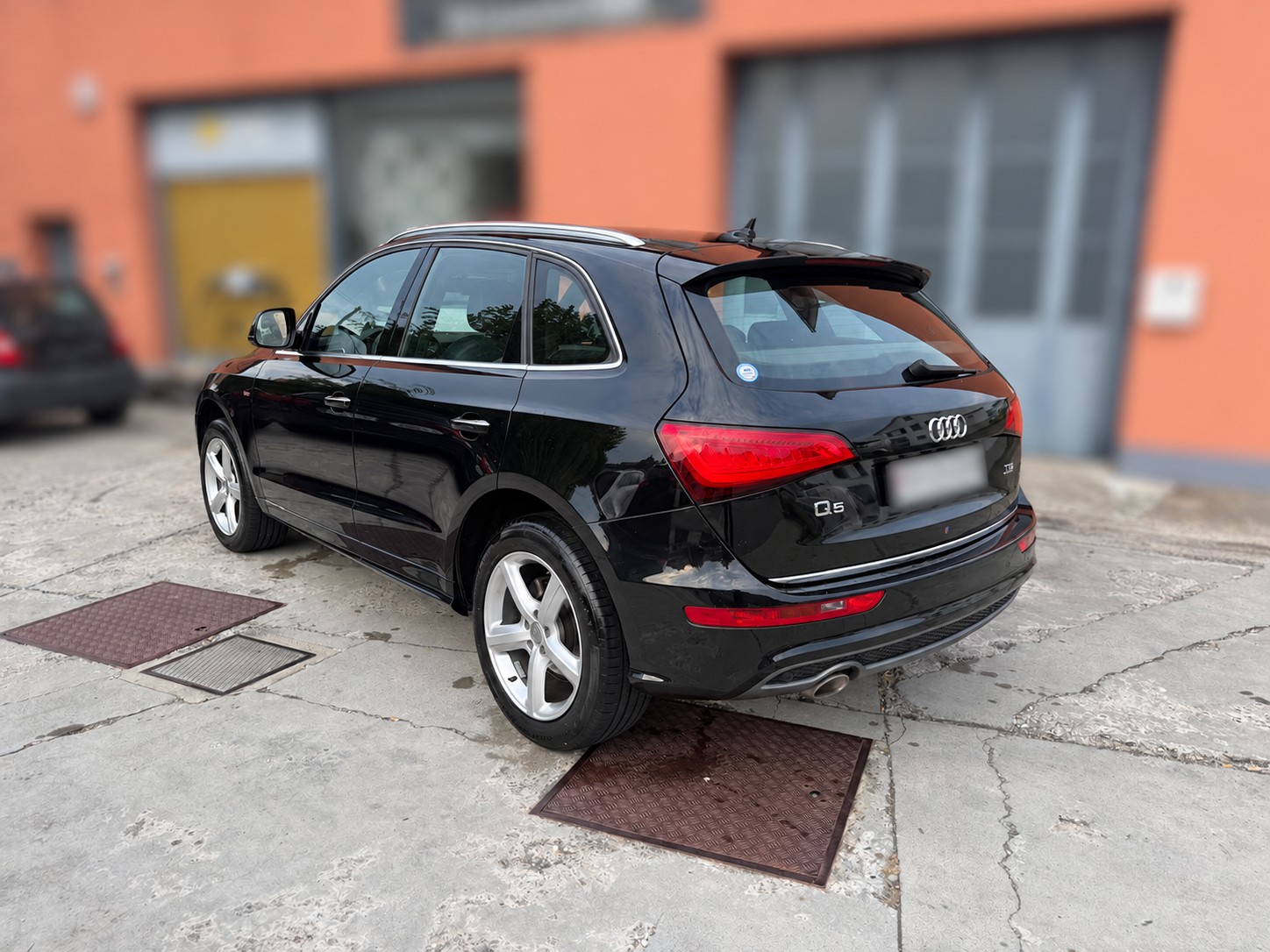 AUDI Q5 2.0 TDI quattro S-tronic-showroom-element-2