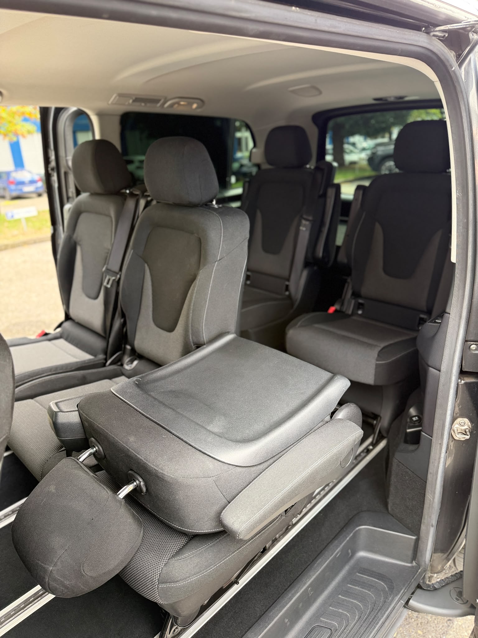 MERCEDES-BENZ V 220 CDI lang Van *7 Plätzer*-image-11