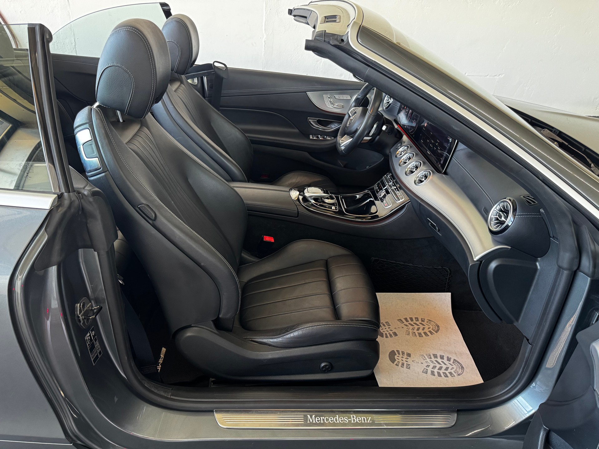 MERCEDES-BENZ E 200 Cabriolet AMG Line 4 Matic 9G-Tronic-image-29