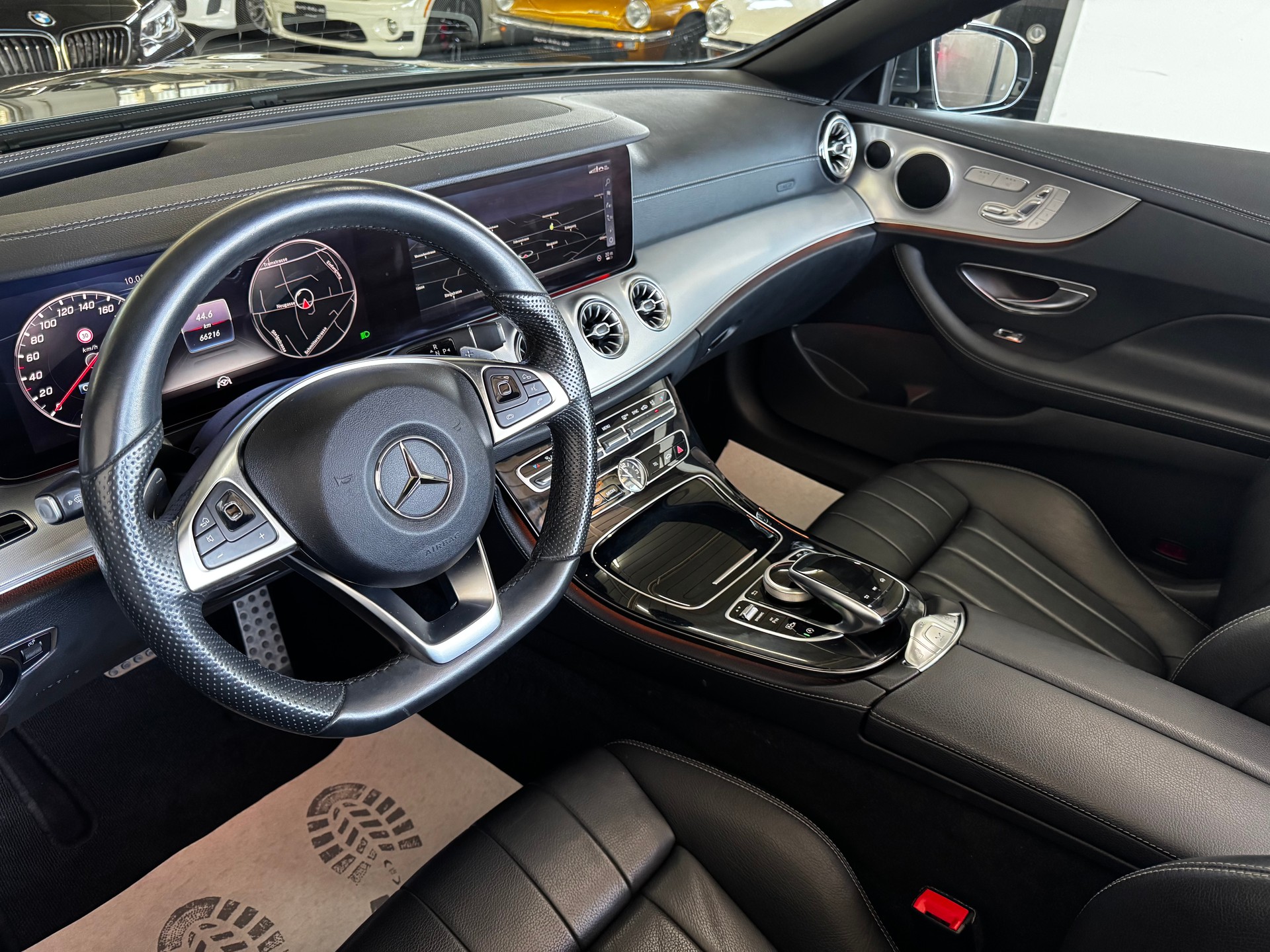 MERCEDES-BENZ E 200 Cabriolet AMG Line 4 Matic 9G-Tronic-image-23