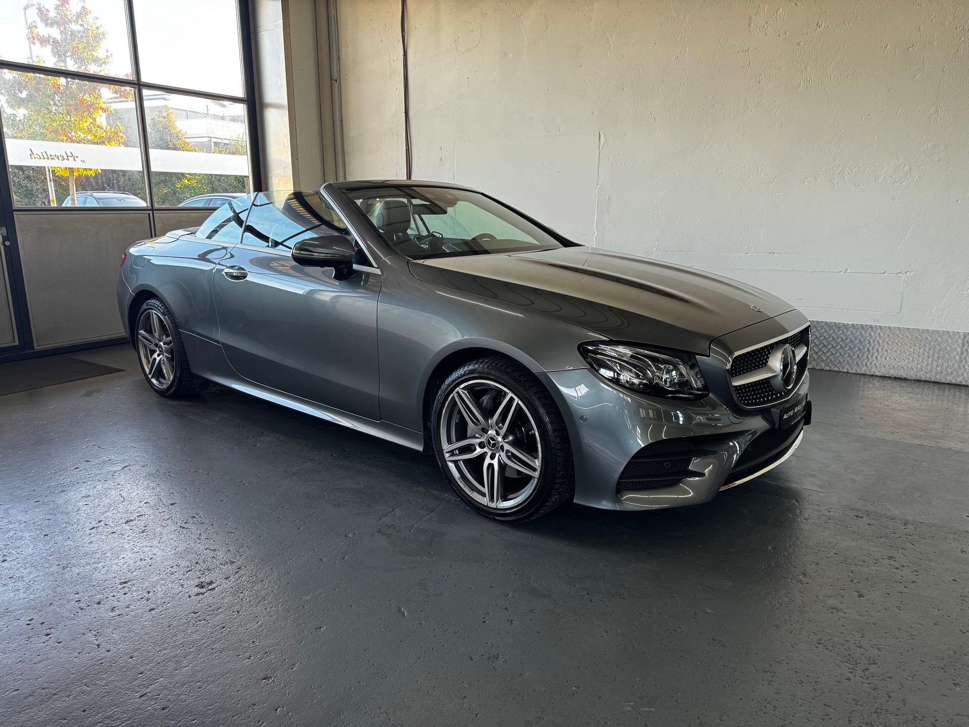 MERCEDES-BENZ E 200 Cabriolet AMG Line 4 Matic 9G-Tronic-showroom-element-3