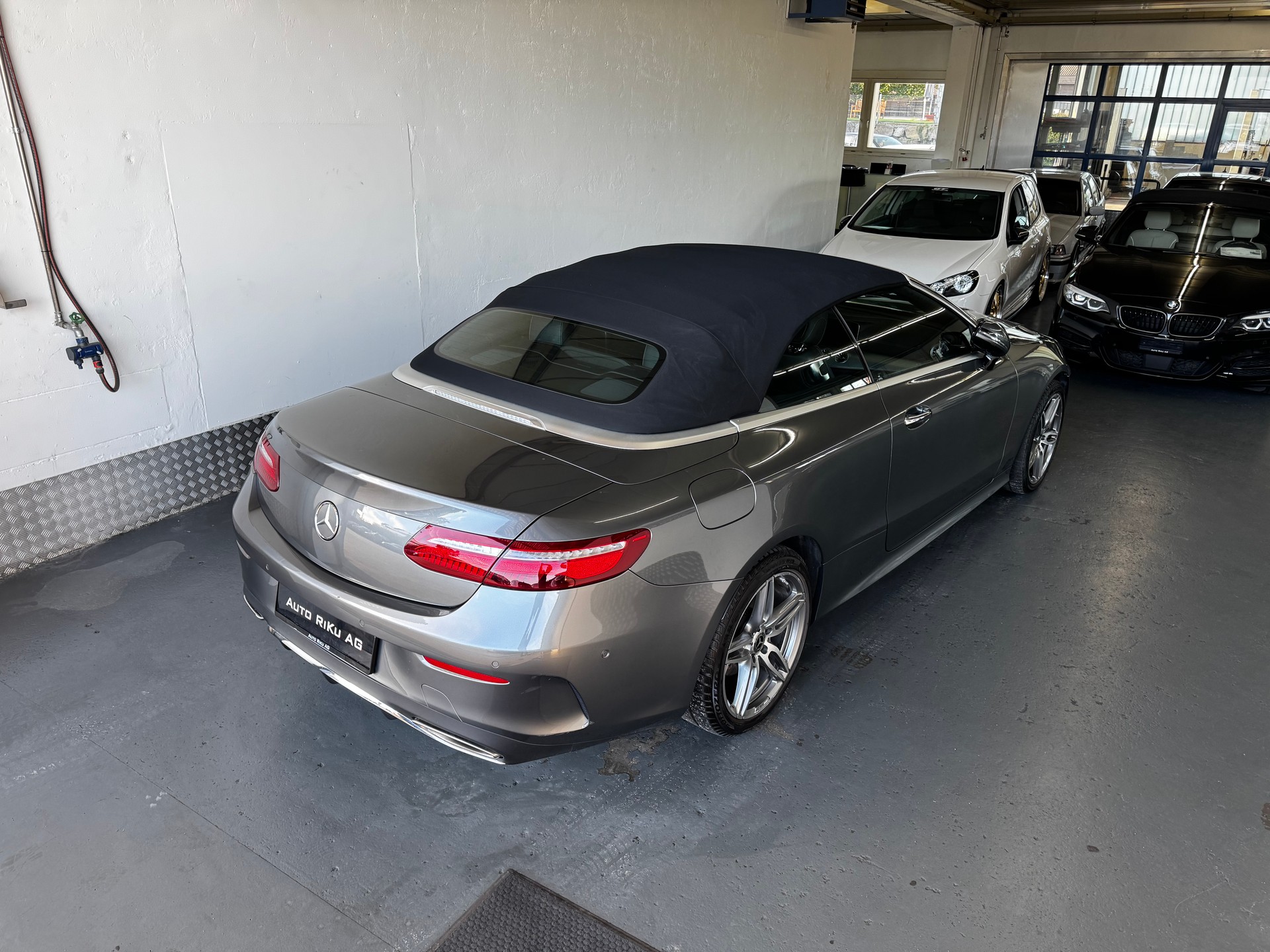 MERCEDES-BENZ E 200 Cabriolet AMG Line 4 Matic 9G-Tronic-image-14