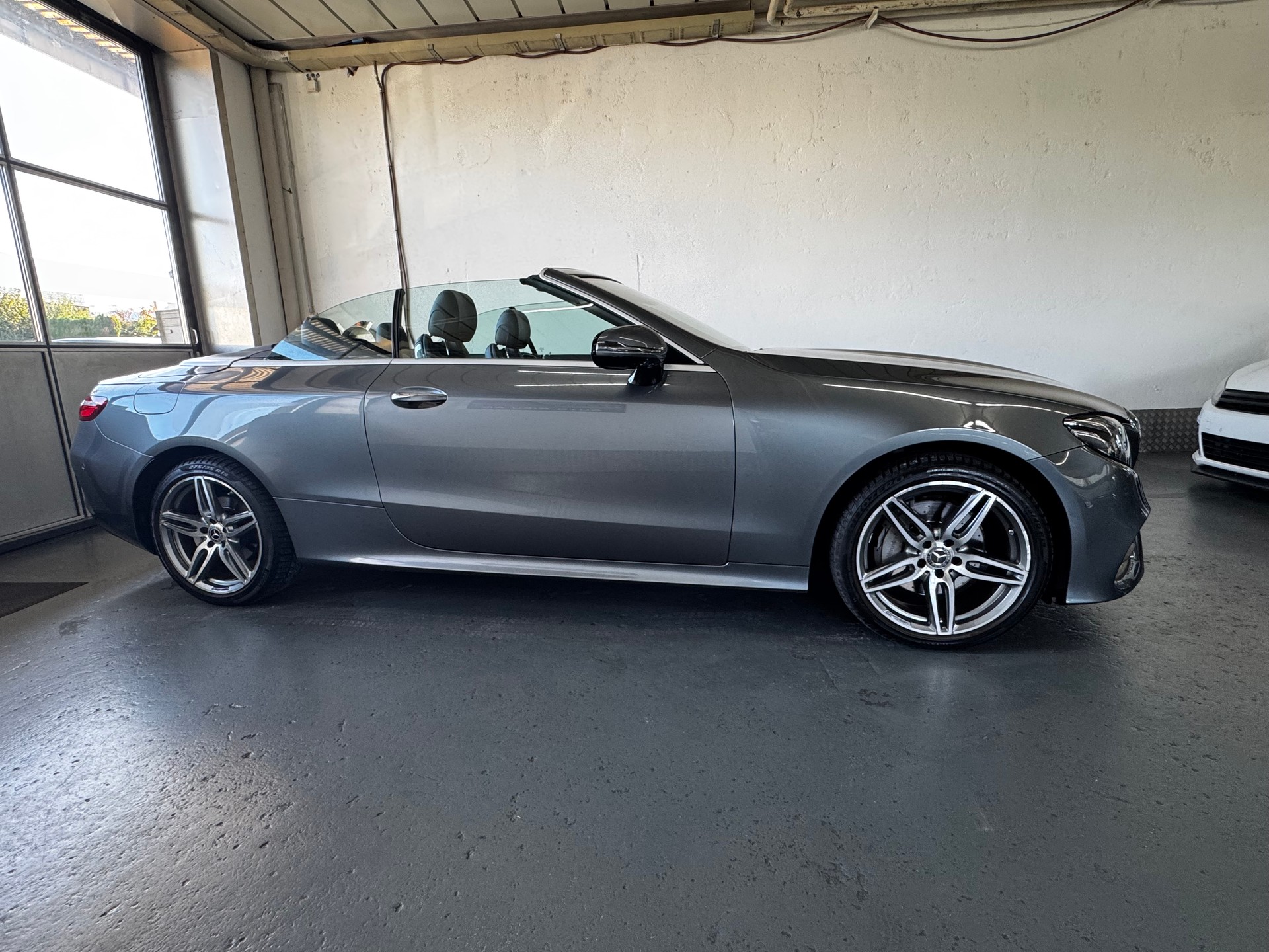 MERCEDES-BENZ E 200 Cabriolet AMG Line 4 Matic 9G-Tronic-image-13
