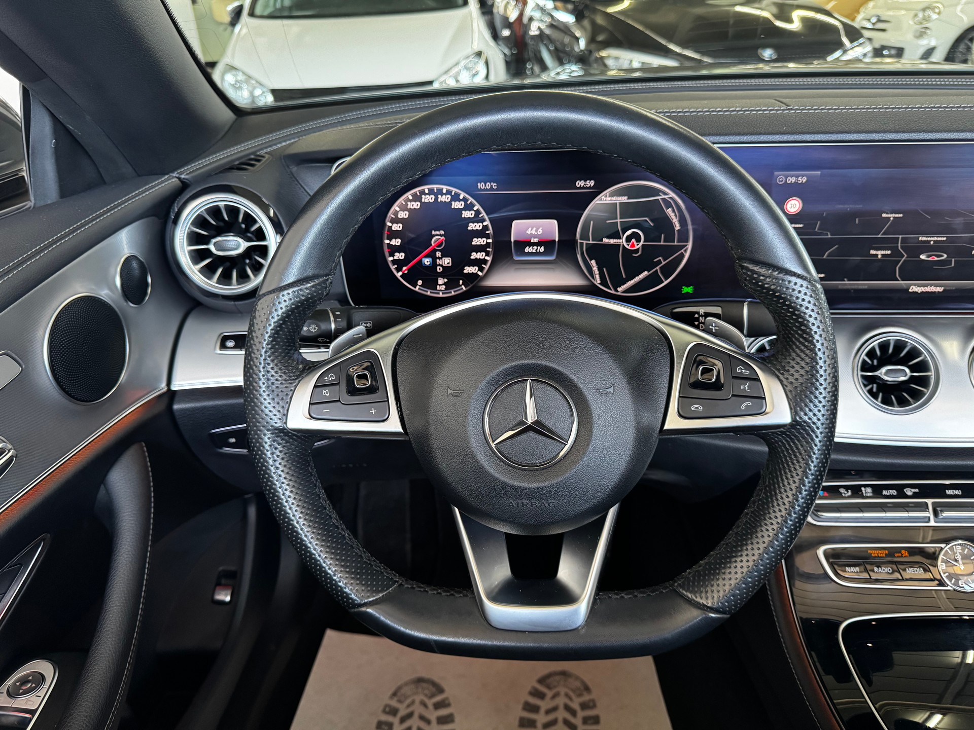 MERCEDES-BENZ E 200 Cabriolet AMG Line 4 Matic 9G-Tronic-image-26