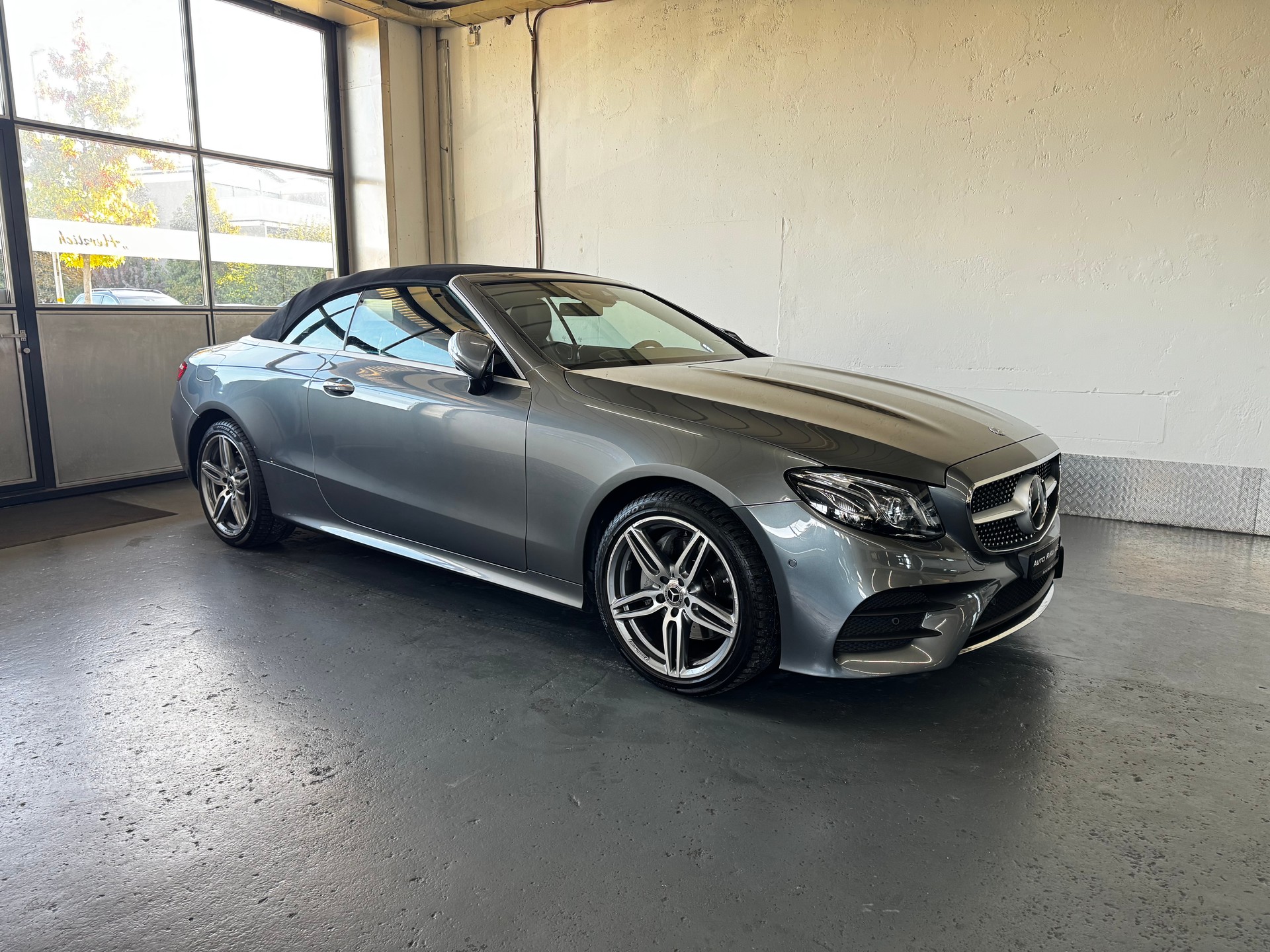 MERCEDES-BENZ E 200 Cabriolet AMG Line 4 Matic 9G-Tronic-showroom-element-2