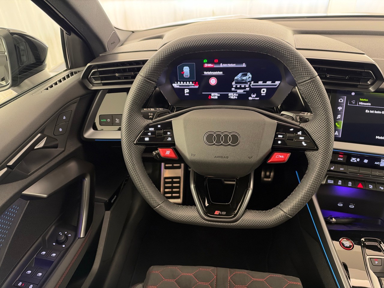 AUDI RS3 Sportback 2.5 TSI quattro S-tronic-image-11