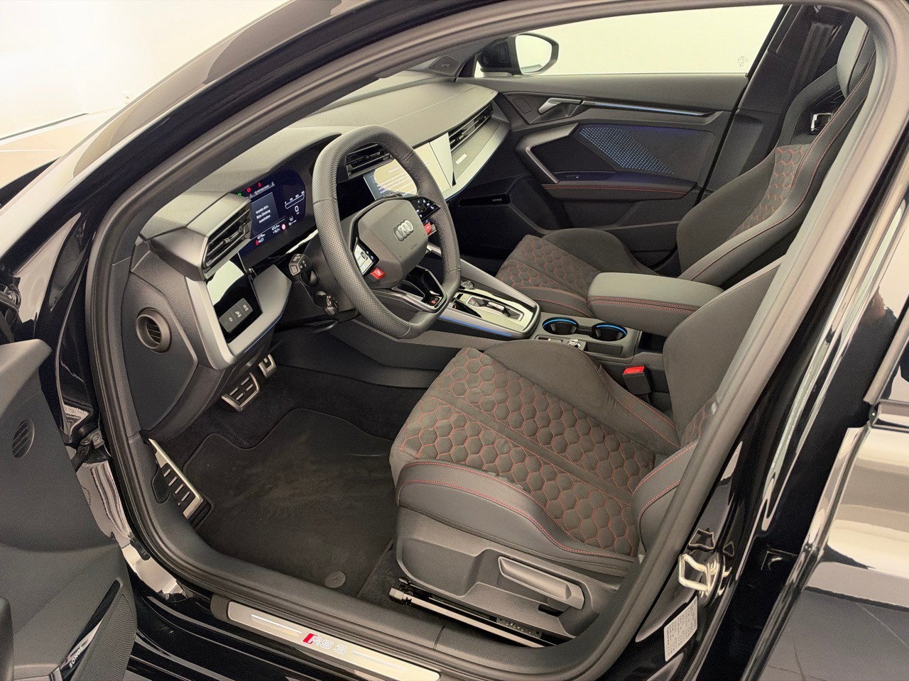 AUDI RS3 Sportback 2.5 TSI quattro S-tronic-image-4
