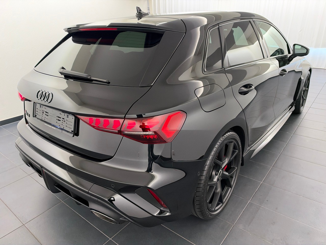 AUDI RS3 Sportback 2.5 TSI quattro S-tronic-showroom-element-2