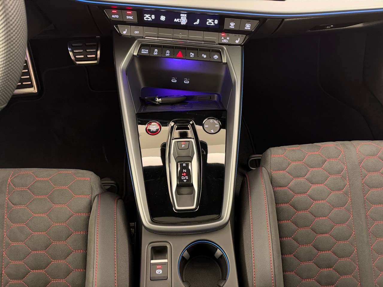 AUDI RS3 Sportback 2.5 TSI quattro S-tronic-image-13