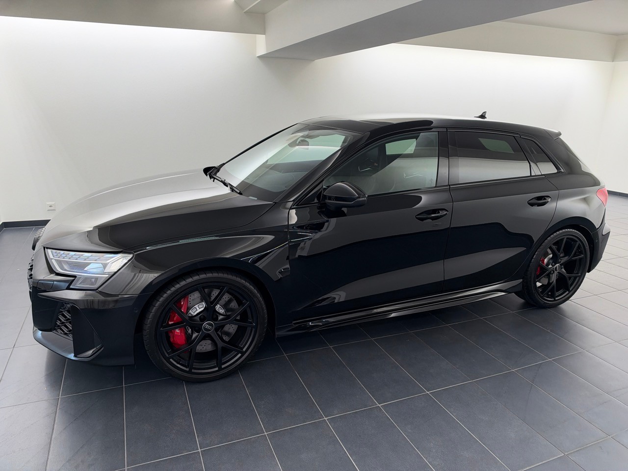 AUDI RS3 Sportback 2.5 TSI quattro S-tronic-image-17
