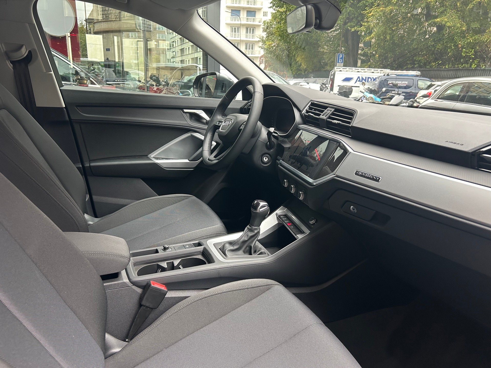 AUDI Q3 SB 40 TFSI S line qu-image-8