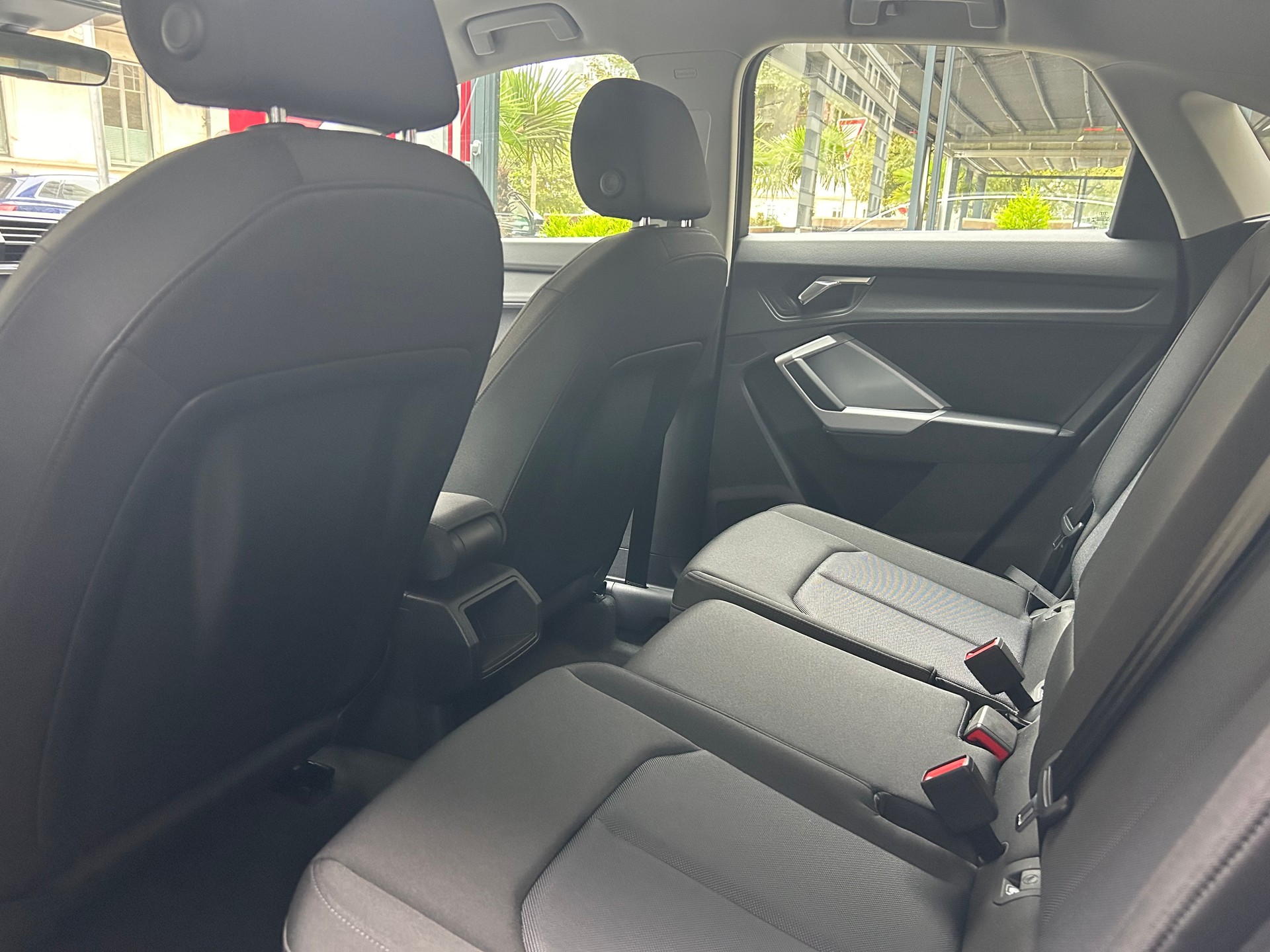 AUDI Q3 SB 40 TFSI S line qu-image-9