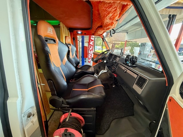 PEUGEOT J5-image-14