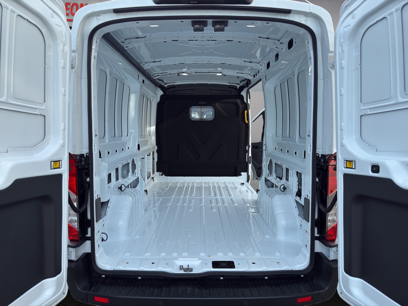 FORD Transit Van 350 L3 Trend 2.0 TDCi 130 FWD-image-18