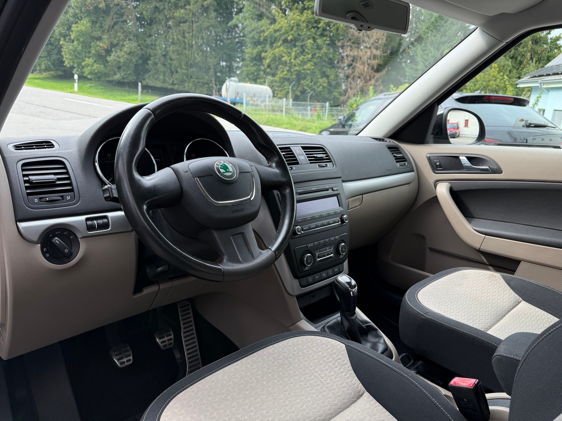 SKODA Yeti 1.8 TSI Experience 4x4-image-9