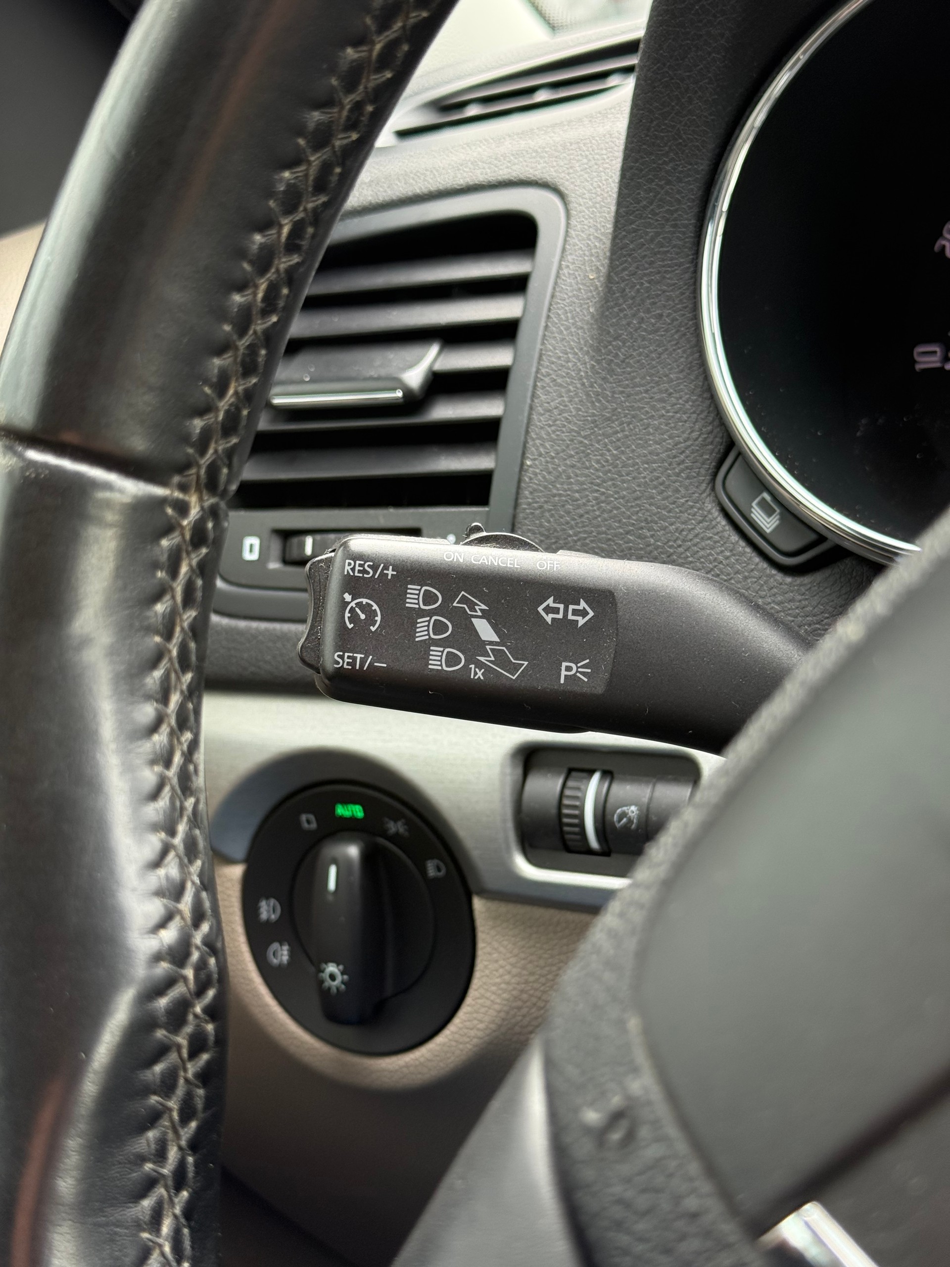 SKODA Yeti 1.8 TSI Experience 4x4-image-13