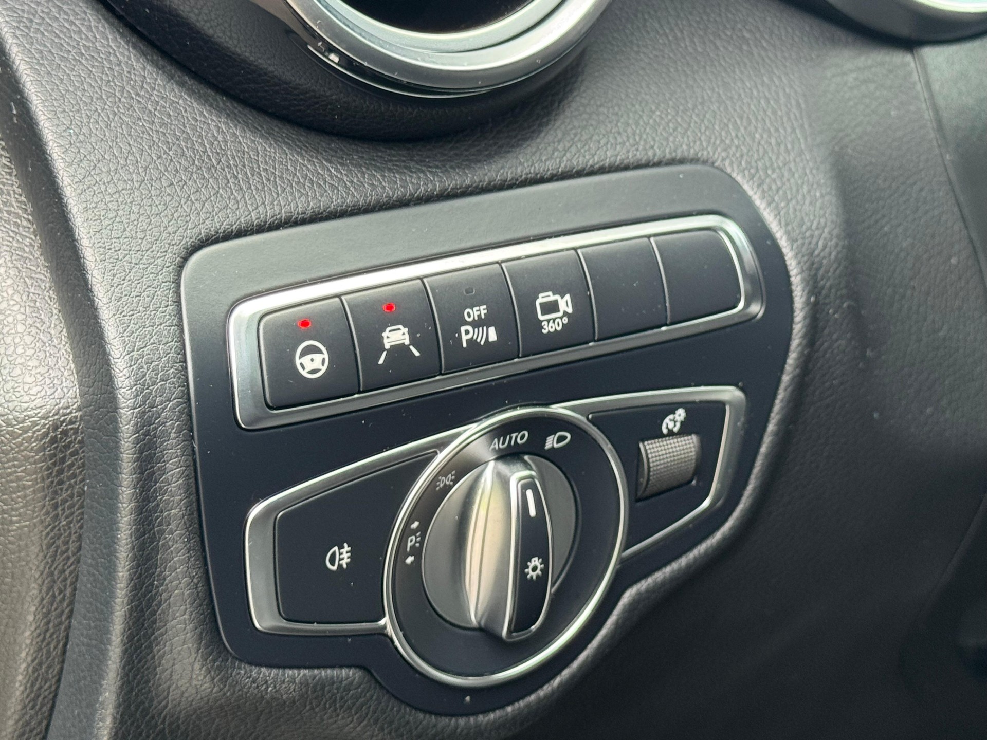 MERCEDES-BENZ GLC 300 4Matic 9G-Tronic-image-22